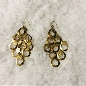🎄🎄🎁🎁 Claire’s golden earrings 🎁🎁🎄🎄